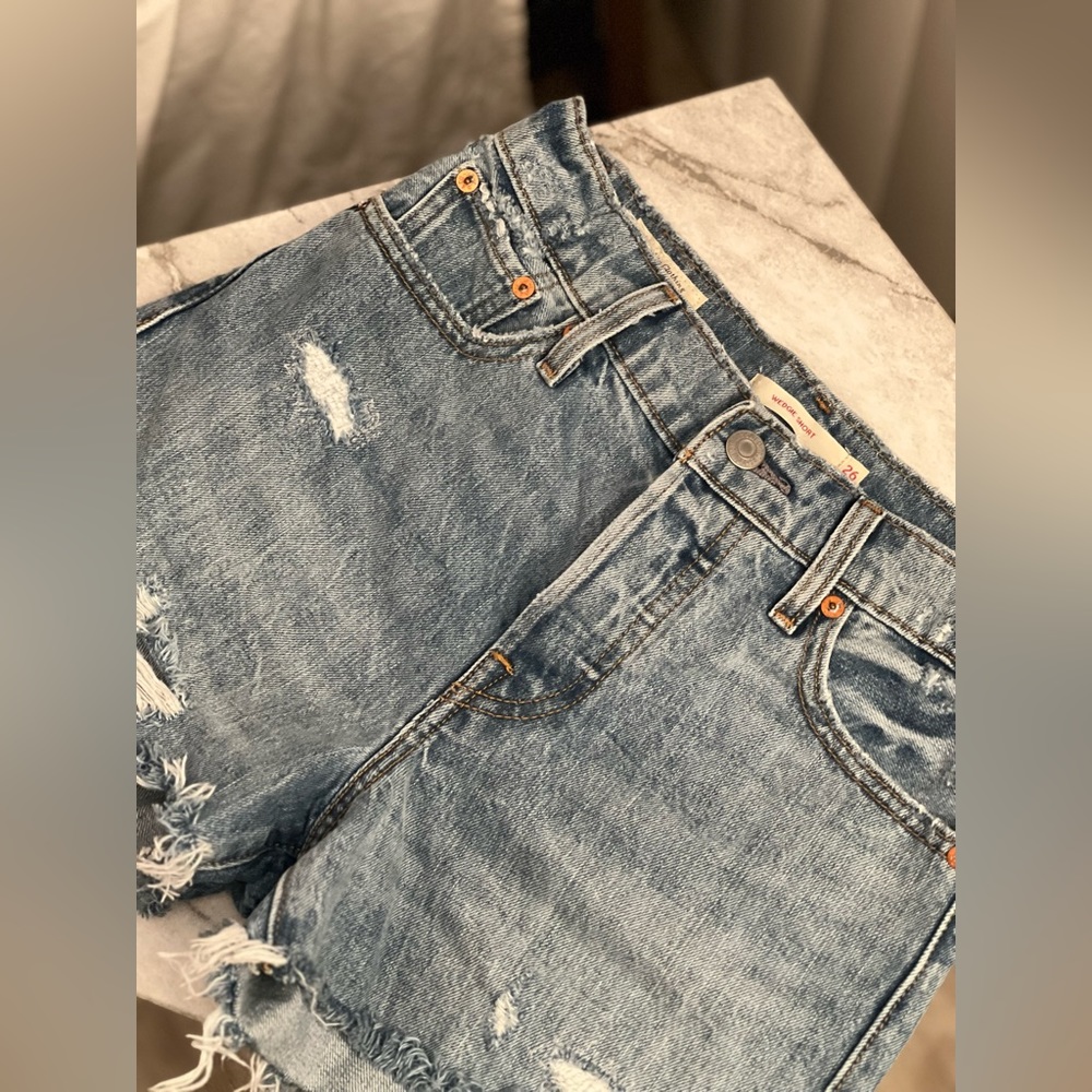 Levi’s Wedgie shorts